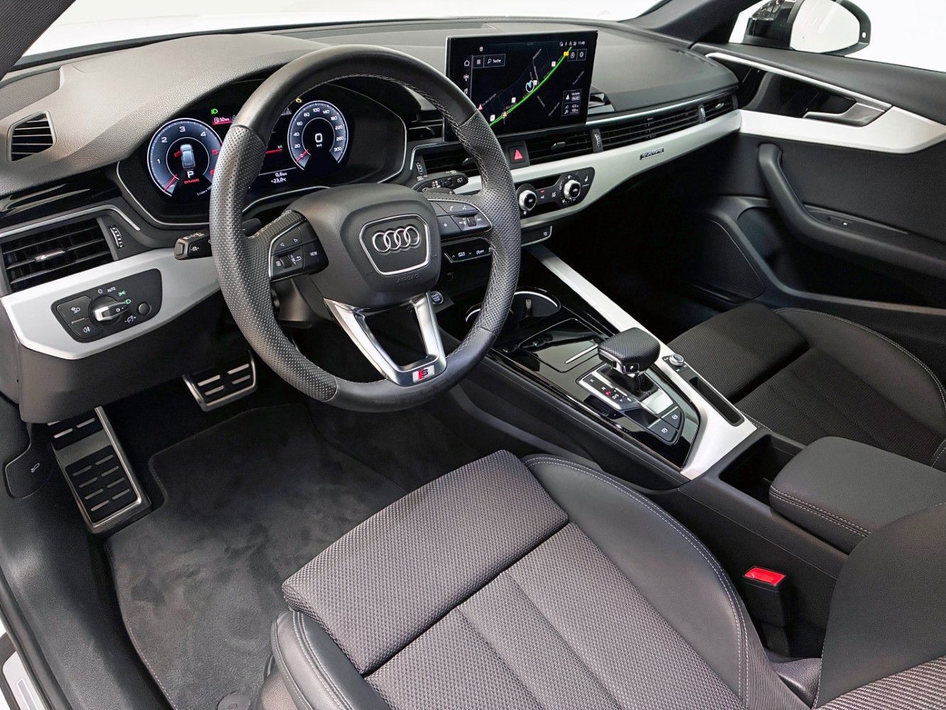 Audi A4 Avant 40 2.0 TDI quattro S-Line AHK StandHeiz foto 12