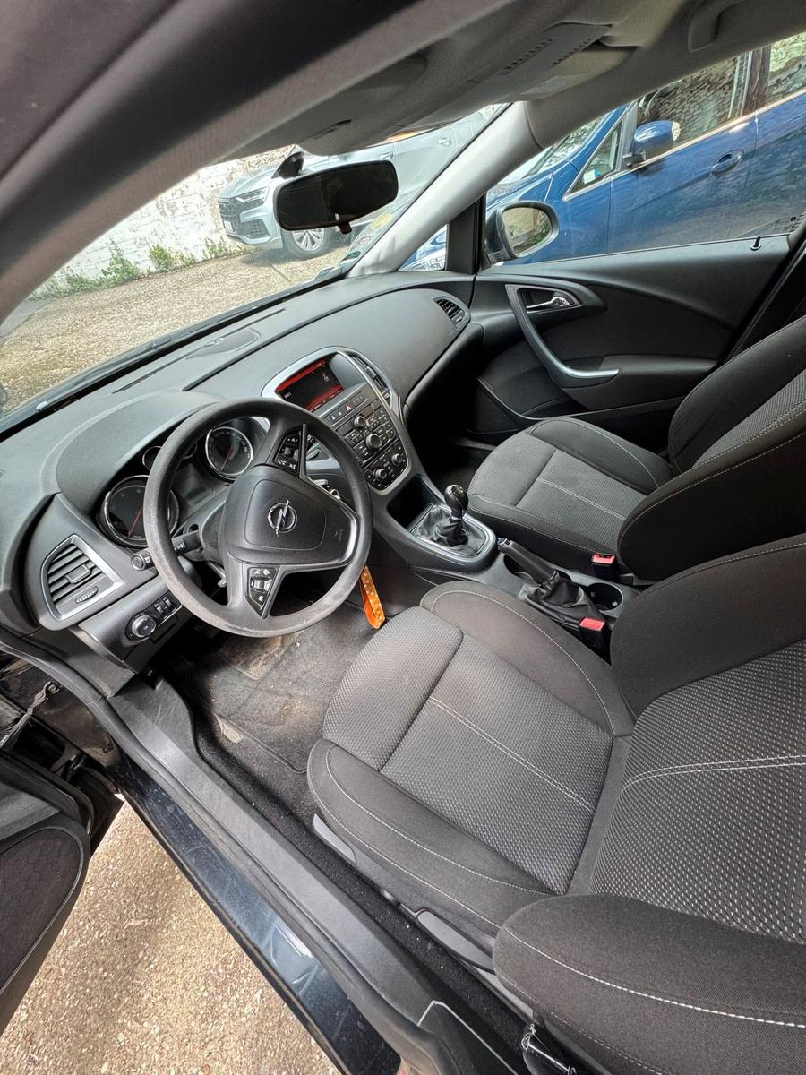 Opel Astra 2014 — photo 7