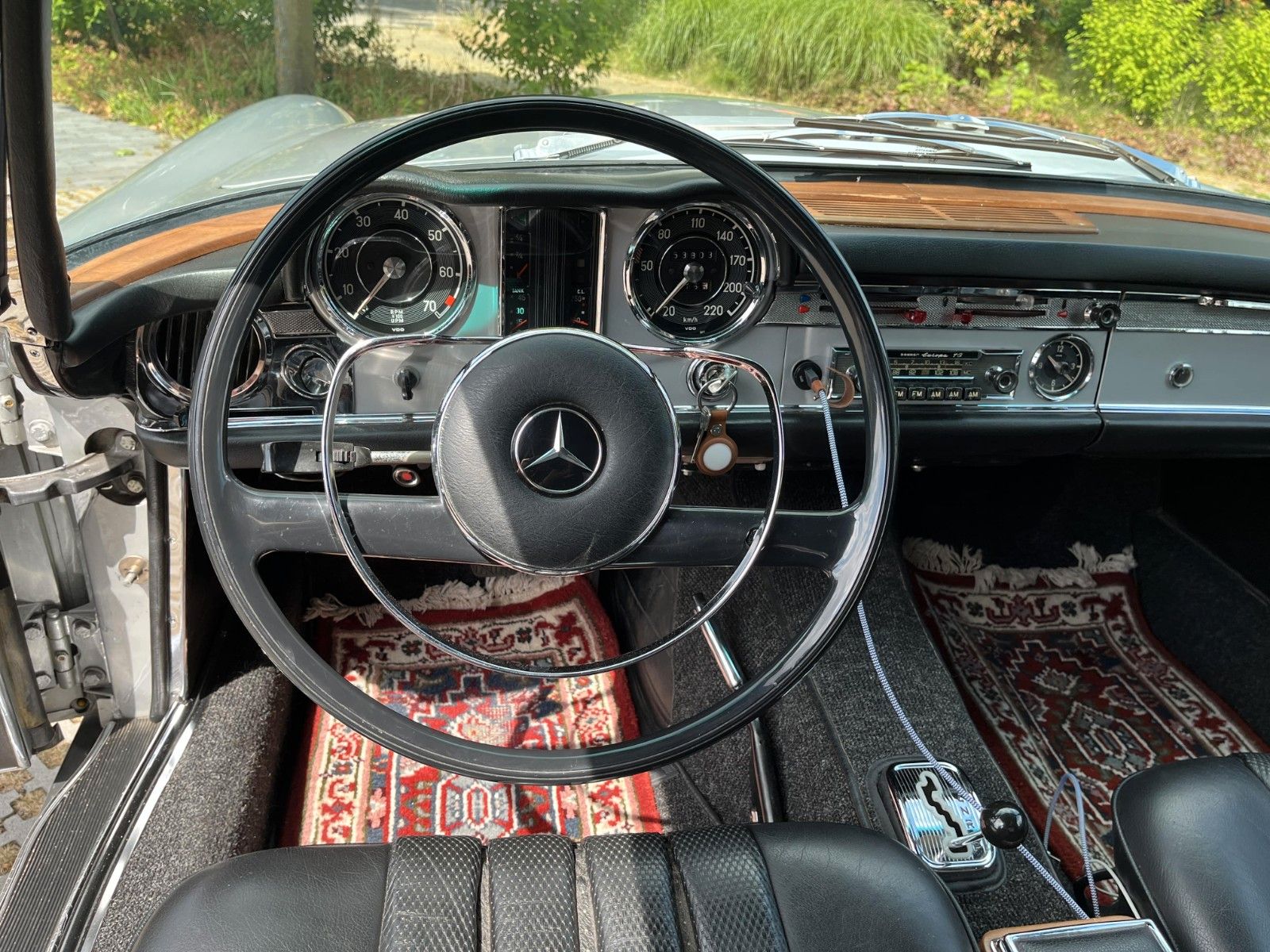 Fahrzeugabbildung Mercedes-Benz 230 SL