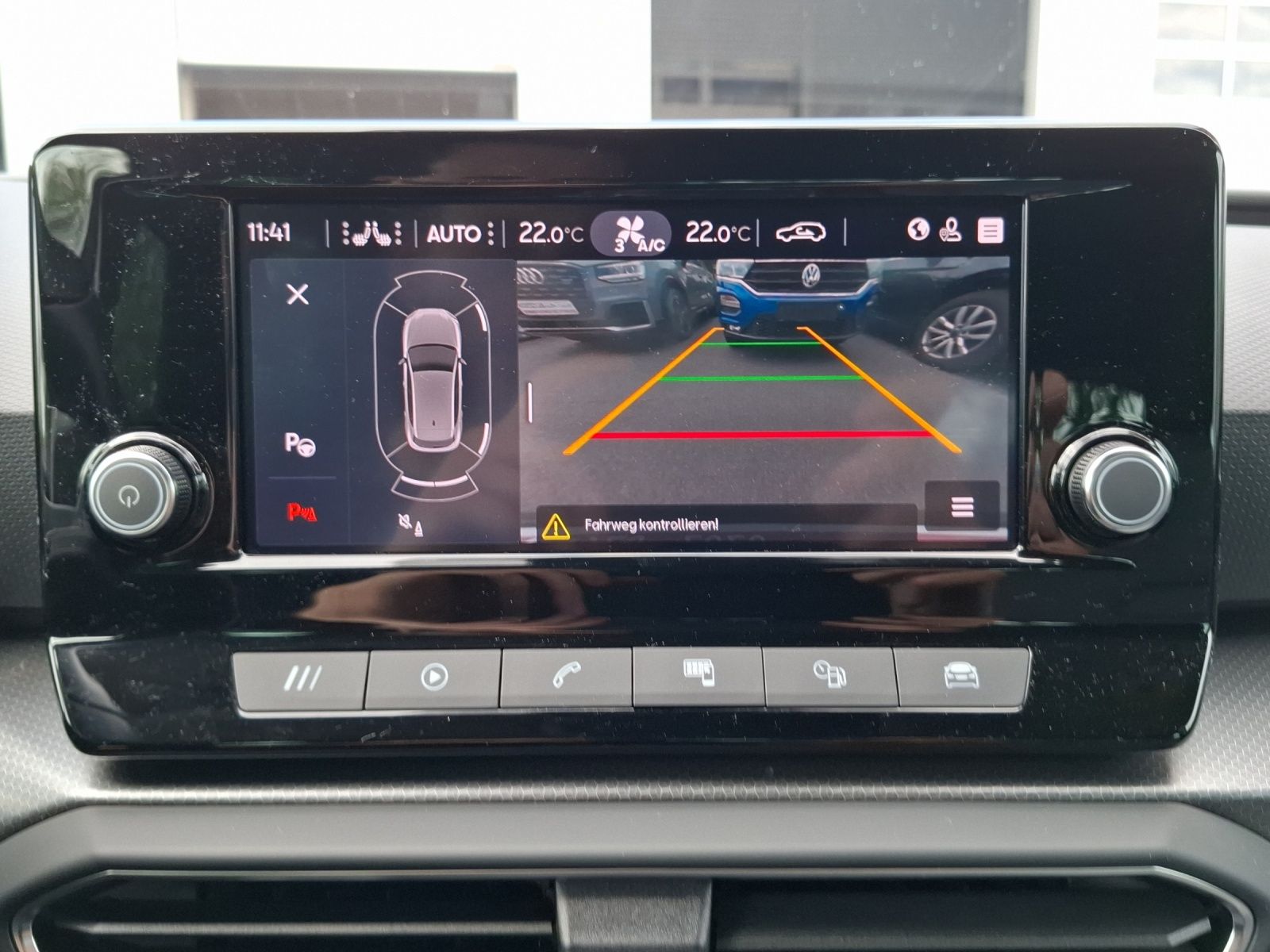 Fahrzeugabbildung SEAT Leon TSI Style LED CarPlay ACC RFK SH