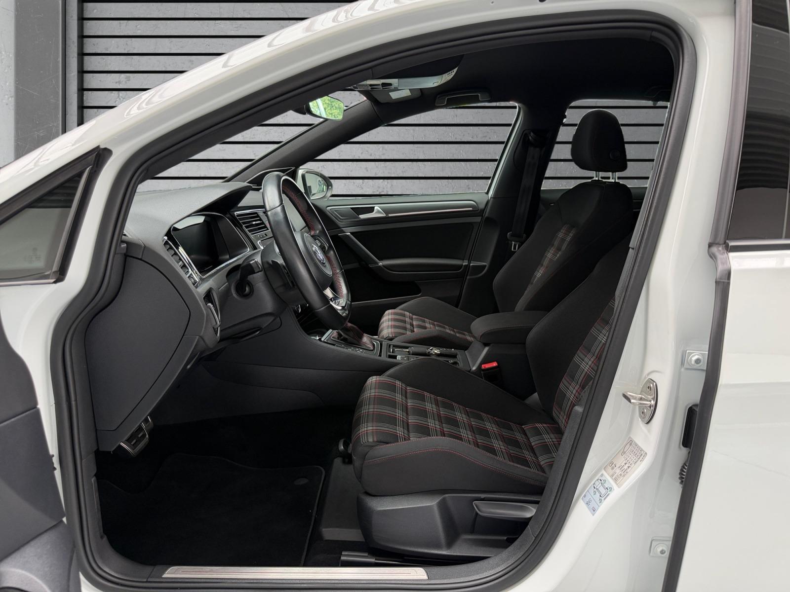Volkswagen GOLF GTI PERFORMANCE DSG NAV+LED+ACC+DYNAUD+1.HD