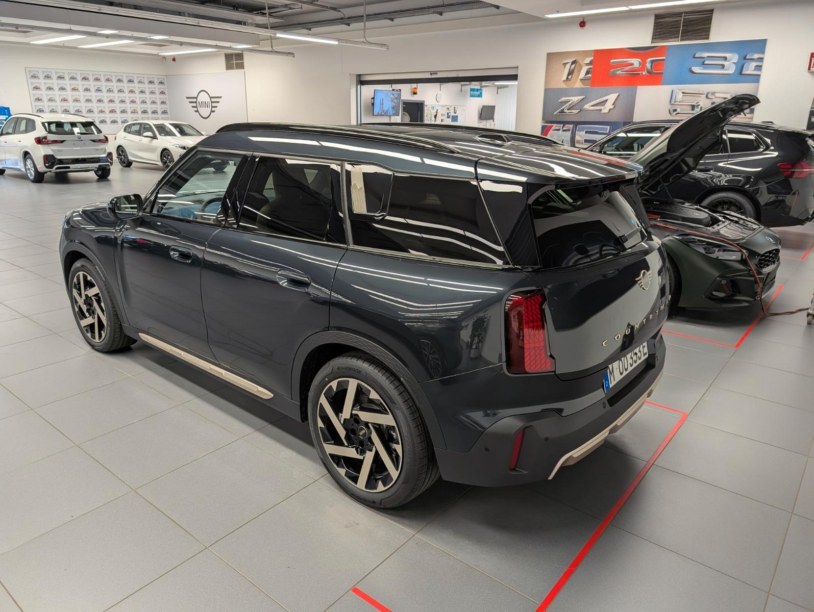 MINI Countryman E Favoured Trim AHK H&K Pano