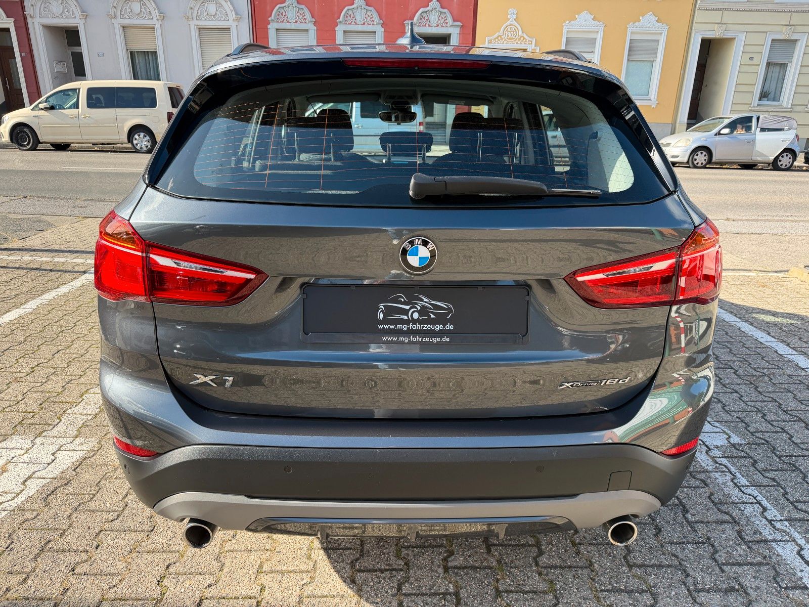 Fahrzeugabbildung BMW X1 xDrive 18 d Sport Line 1-Hand HUD AHK 8-FACH