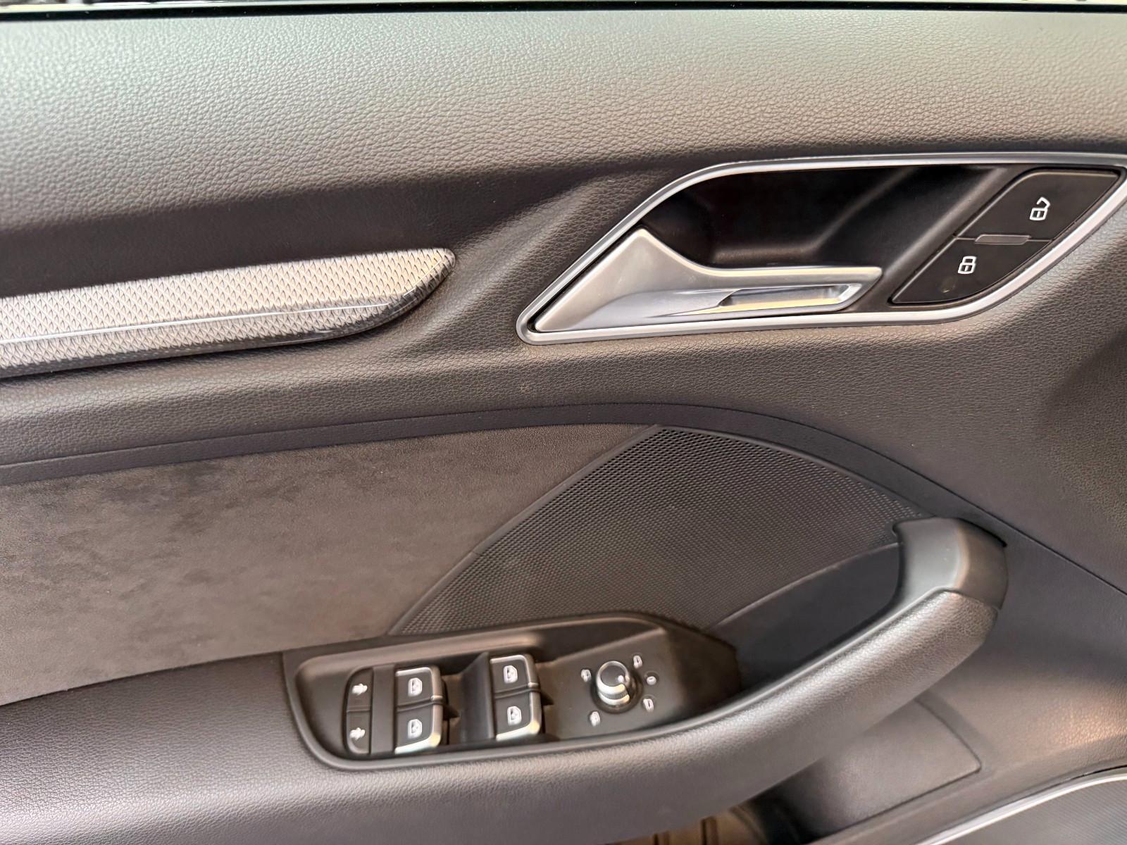 Audi RS 3 Sportback 2.5 TFSI Quattro*SCHALE*PANO*KAME