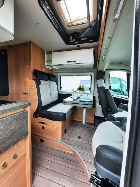 Fahrzeug Übersicht 9 Fahrzeugabbildung Weinsberg CaraBus EDITION FIRE 600 MQ Verfüg./Sparen Sie 1