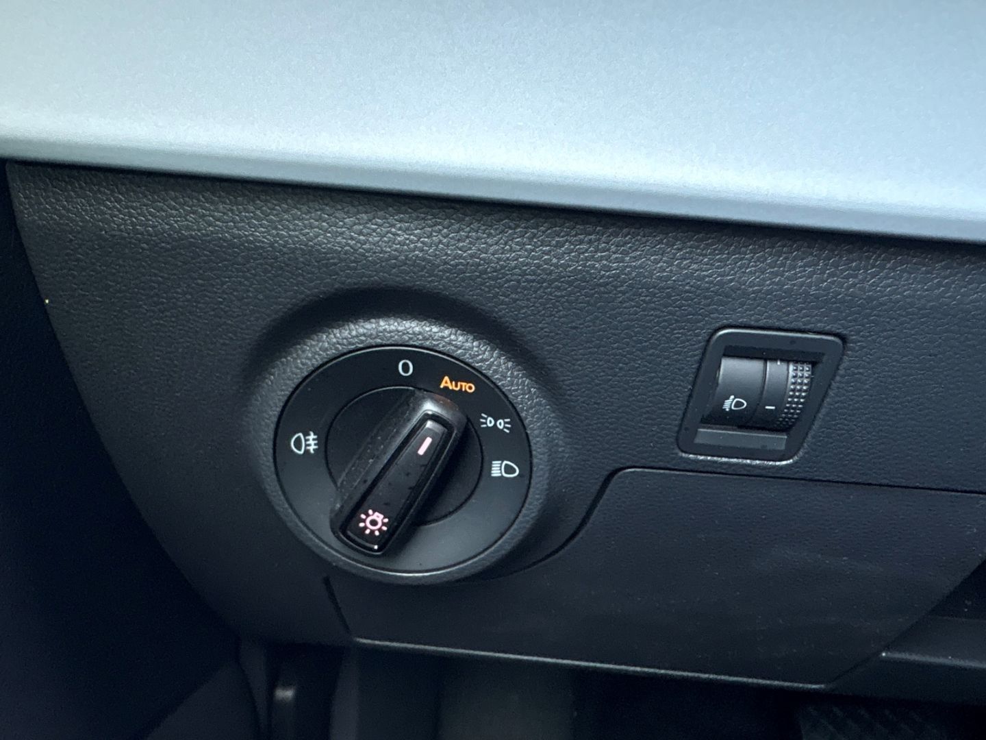 Fahrzeugabbildung SEAT Arona Navi Digitales Cockpit LED Sperrdiff. Appl