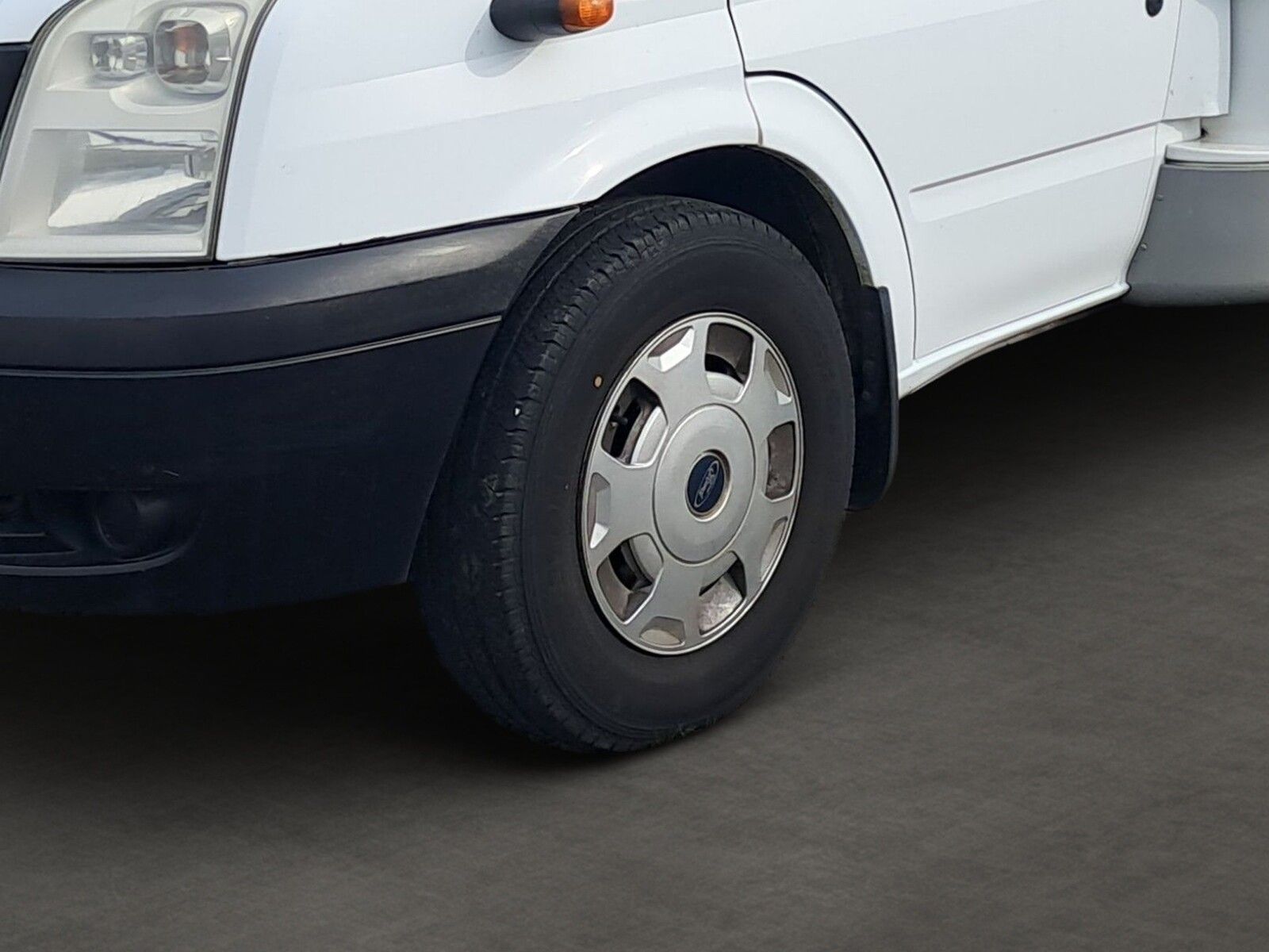 Fahrzeugabbildung Carado T 345 Fahrradträger,Radio,Heckbad