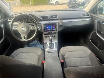 Volkswagen Passat - 9