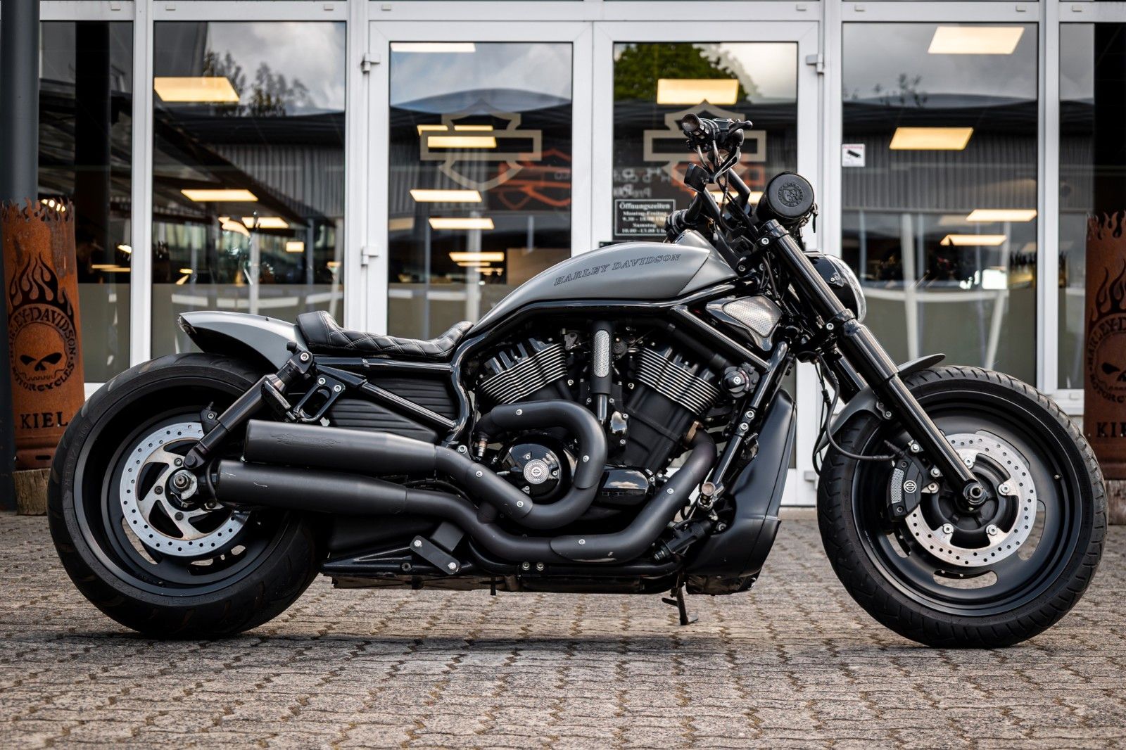 Fahrzeugabbildung Harley-Davidson VRSCDX Night Rod Special - Remus - Mini Ape