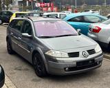 Renault Megane Grandtour Privilege 2.0*NAVI*AHK*SITZHZG* - Renault Megane mit Benzin-Antrieb: Kombi, 2.0