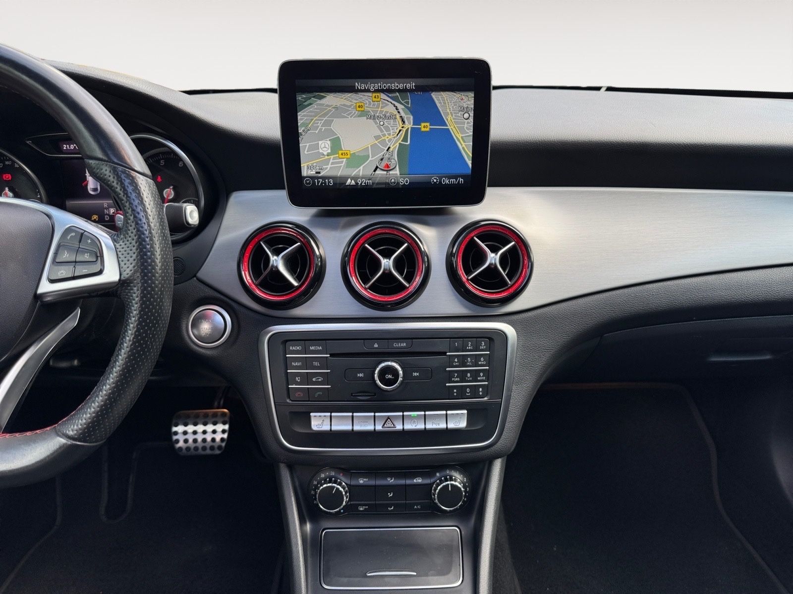 Fahrzeugabbildung Mercedes-Benz CLA 250 4Matic Sport AMG-Line Vollausstattung