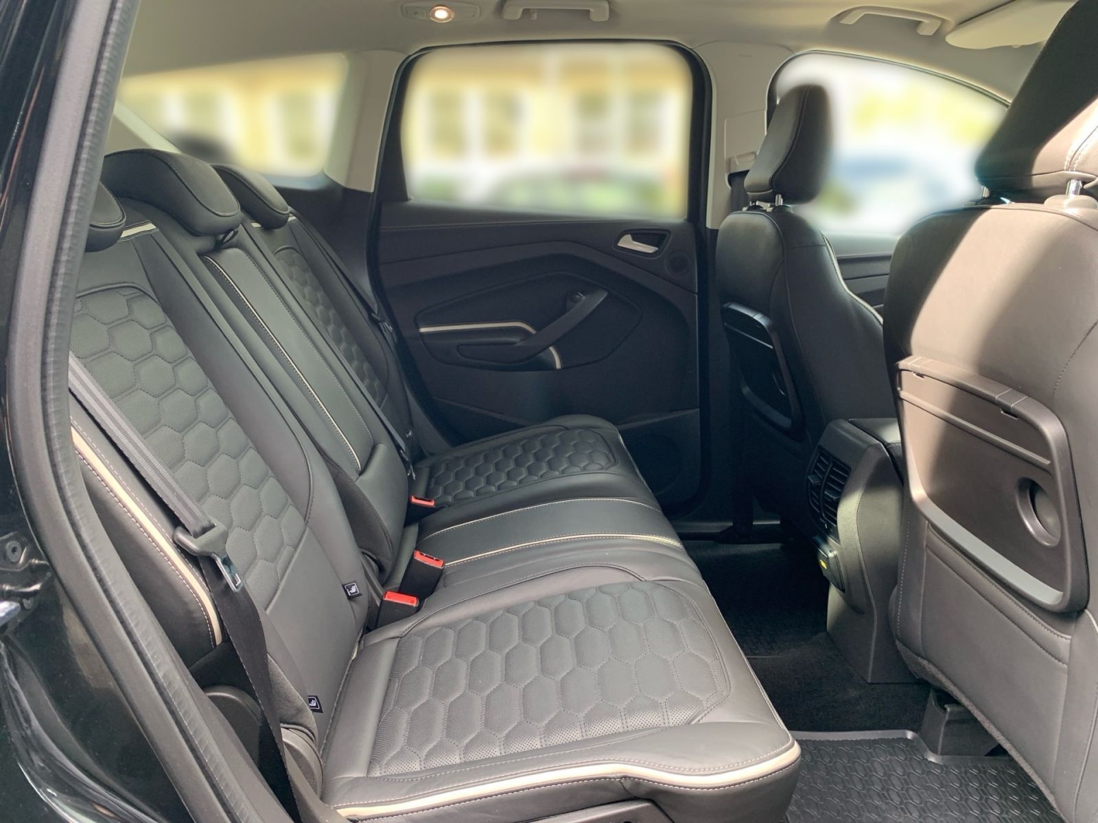 Fahrzeugabbildung Ford Kuga 1.5 EcoBoost Automatik Vignale 4x4 AHK