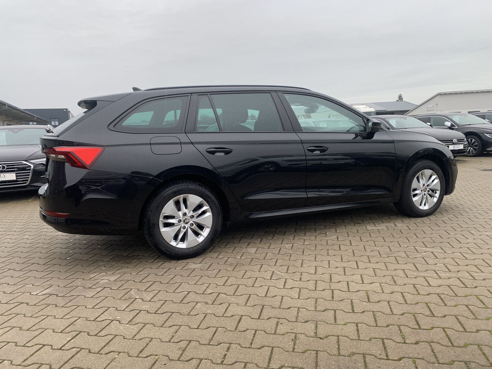 Fahrzeugabbildung SKODA Octavia 2.0 TDI*LED*Navi*SHZ*PDC*Temp*Spur*