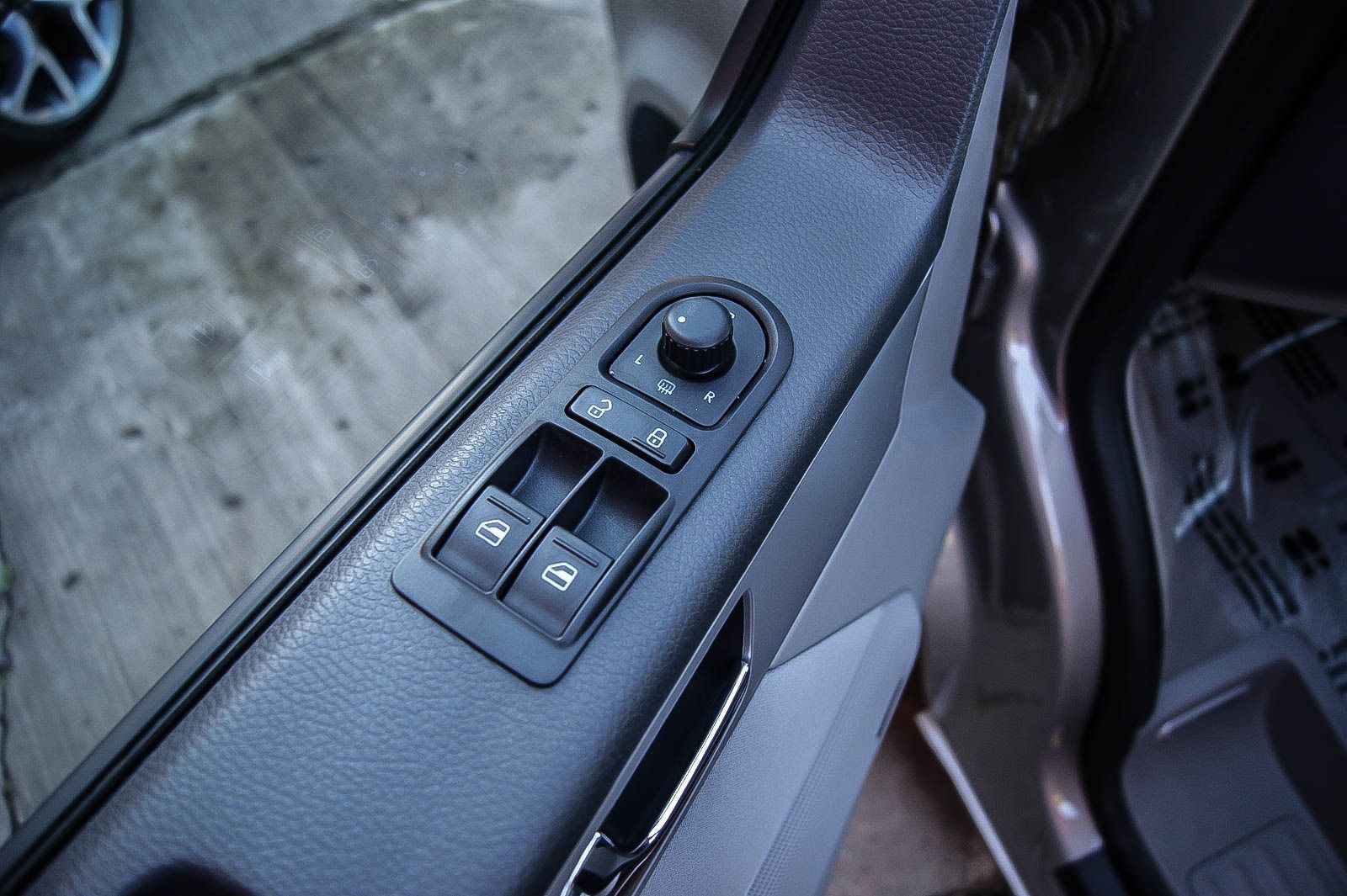 Fahrzeugabbildung Volkswagen T5 California EUROPE 4-Motion 20TDI AUFSTELLDACH