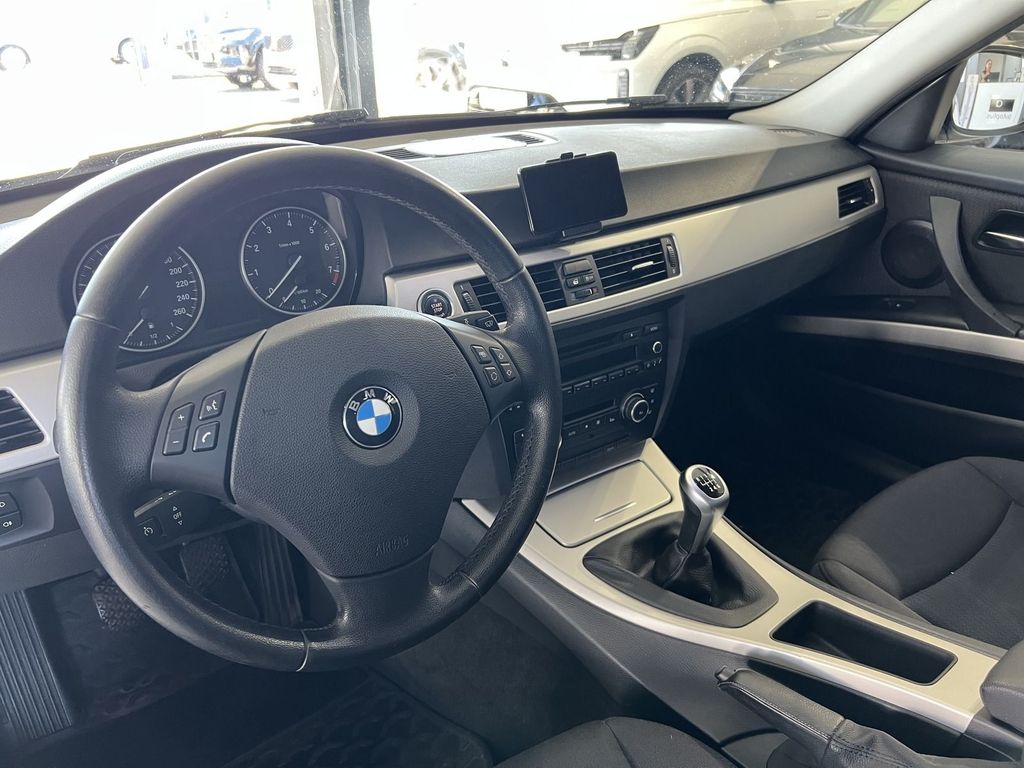 BMW 320 i Touring AHK *KEIN VERKAUF AN PRIVAT*