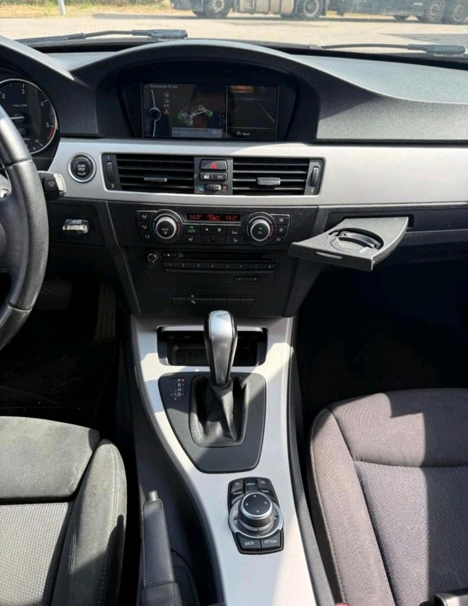 BMW 320 2010 — photo 5