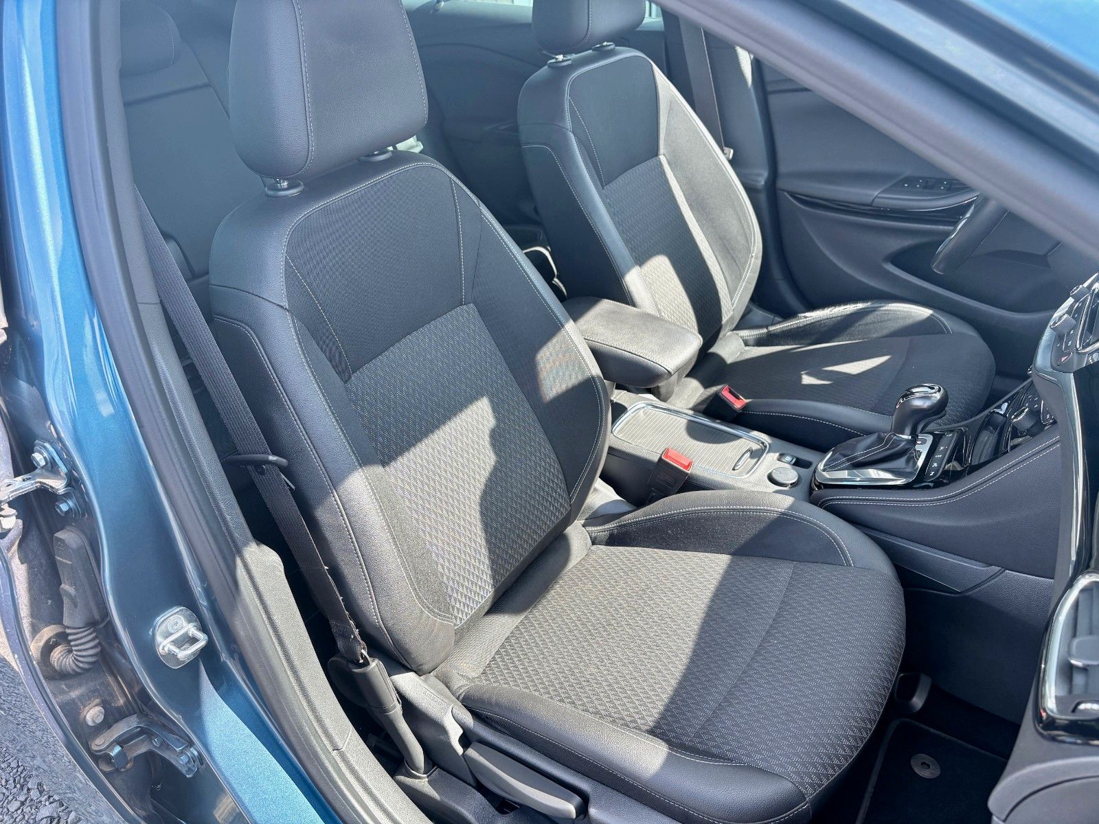Fahrzeugabbildung Opel Astra K Sports Tourer 1.4 Aut. Navi LED Kamera