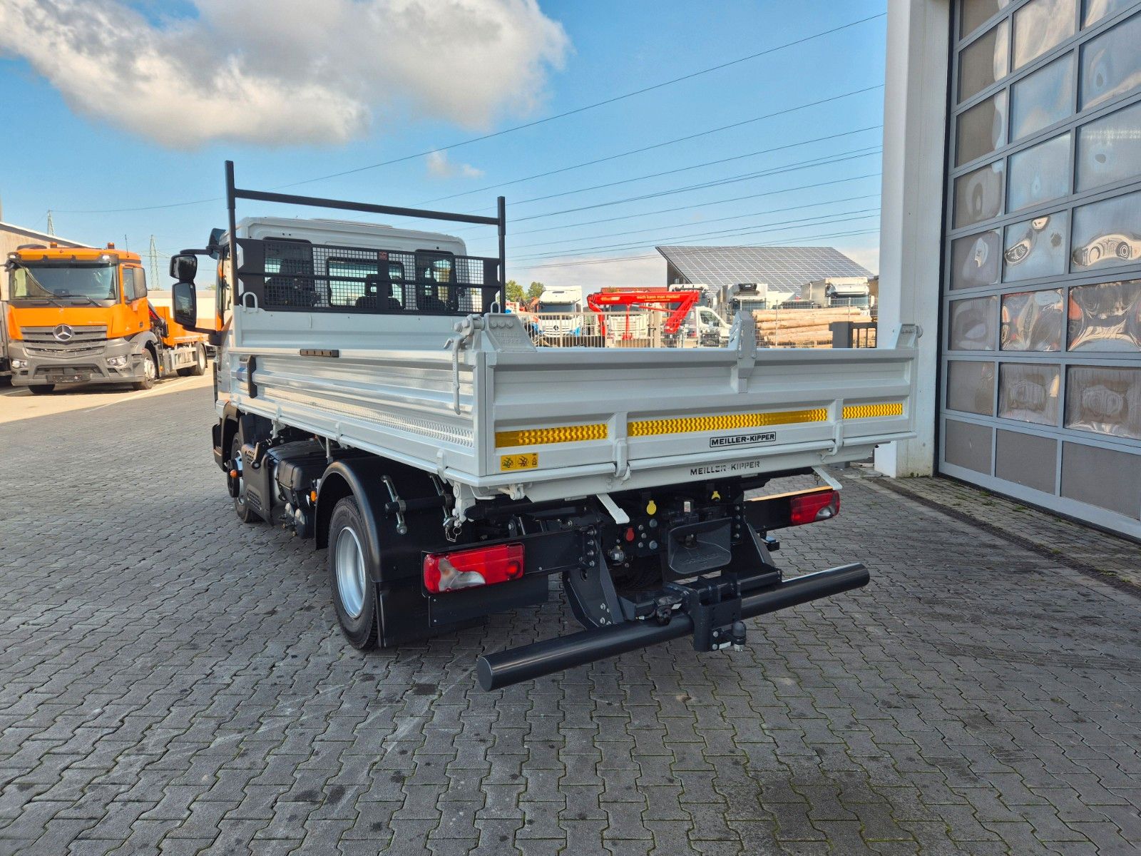 Fahrzeugabbildung Iveco Eurocargo ML80E21 Meiller 2x AHK 3 Sitze