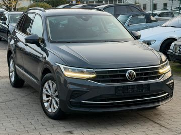 Volkswagen Tiguan - 1