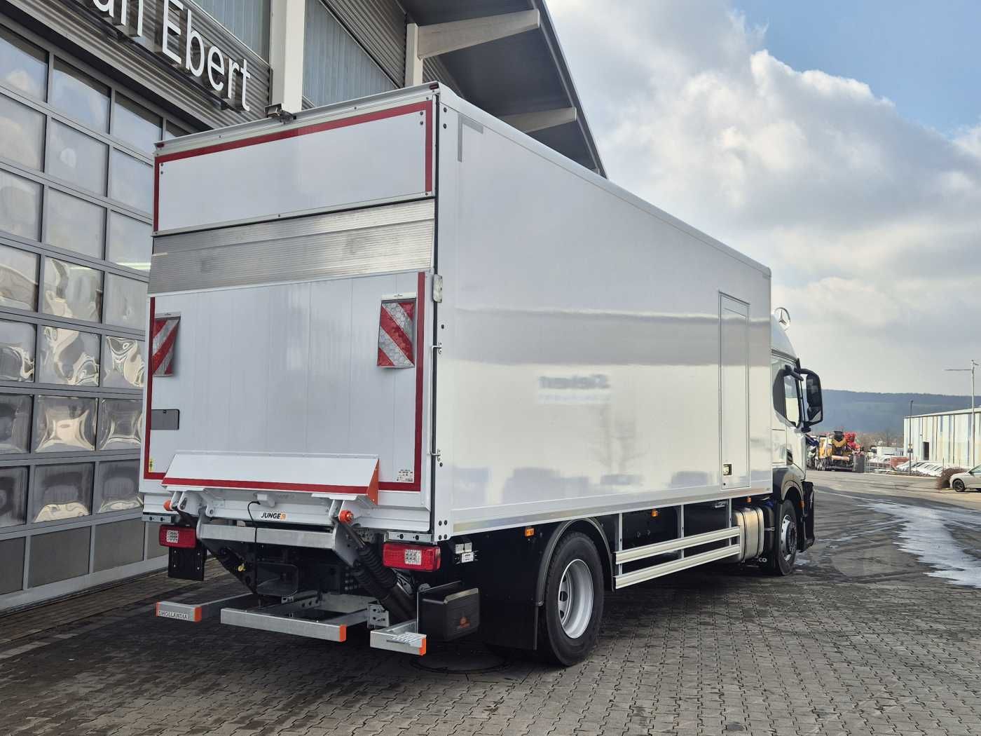 Fahrzeugabbildung Iveco S Way AT190S40/P LBW Tür AHK Navi Bett