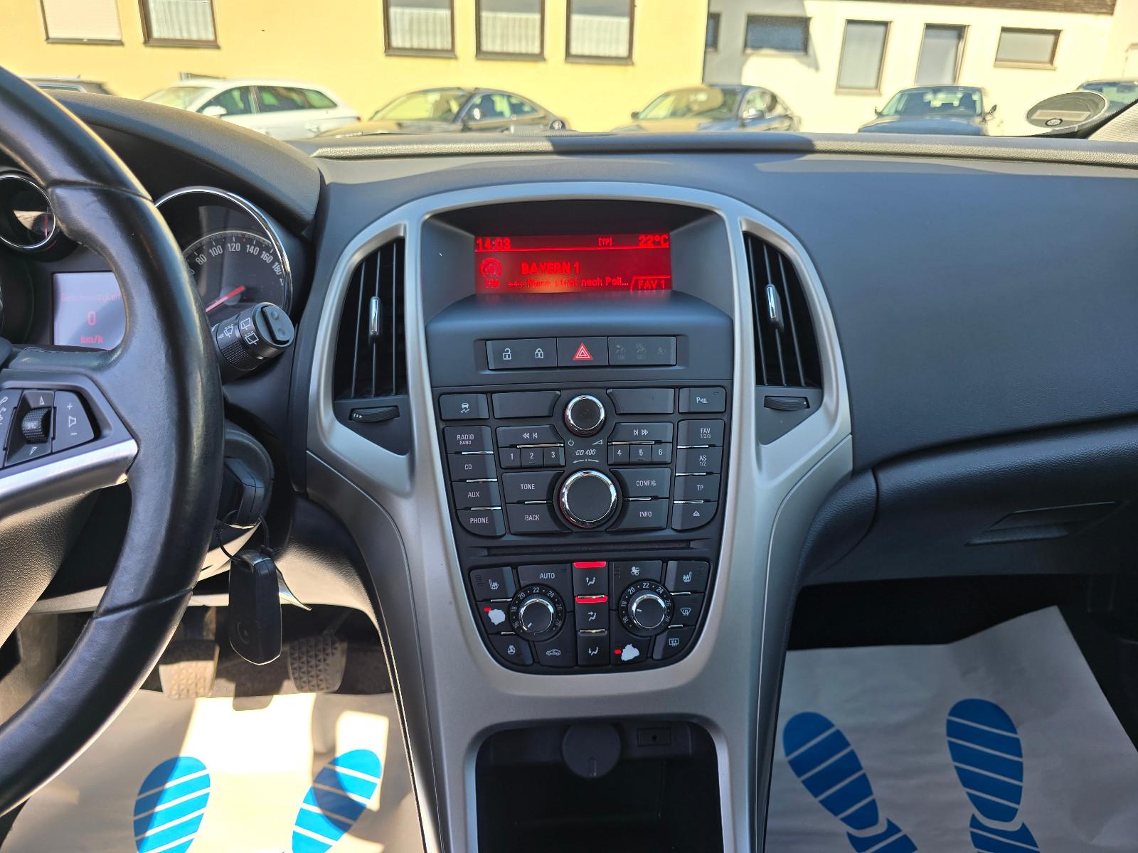 Opel Astra 2012 — photo 18
