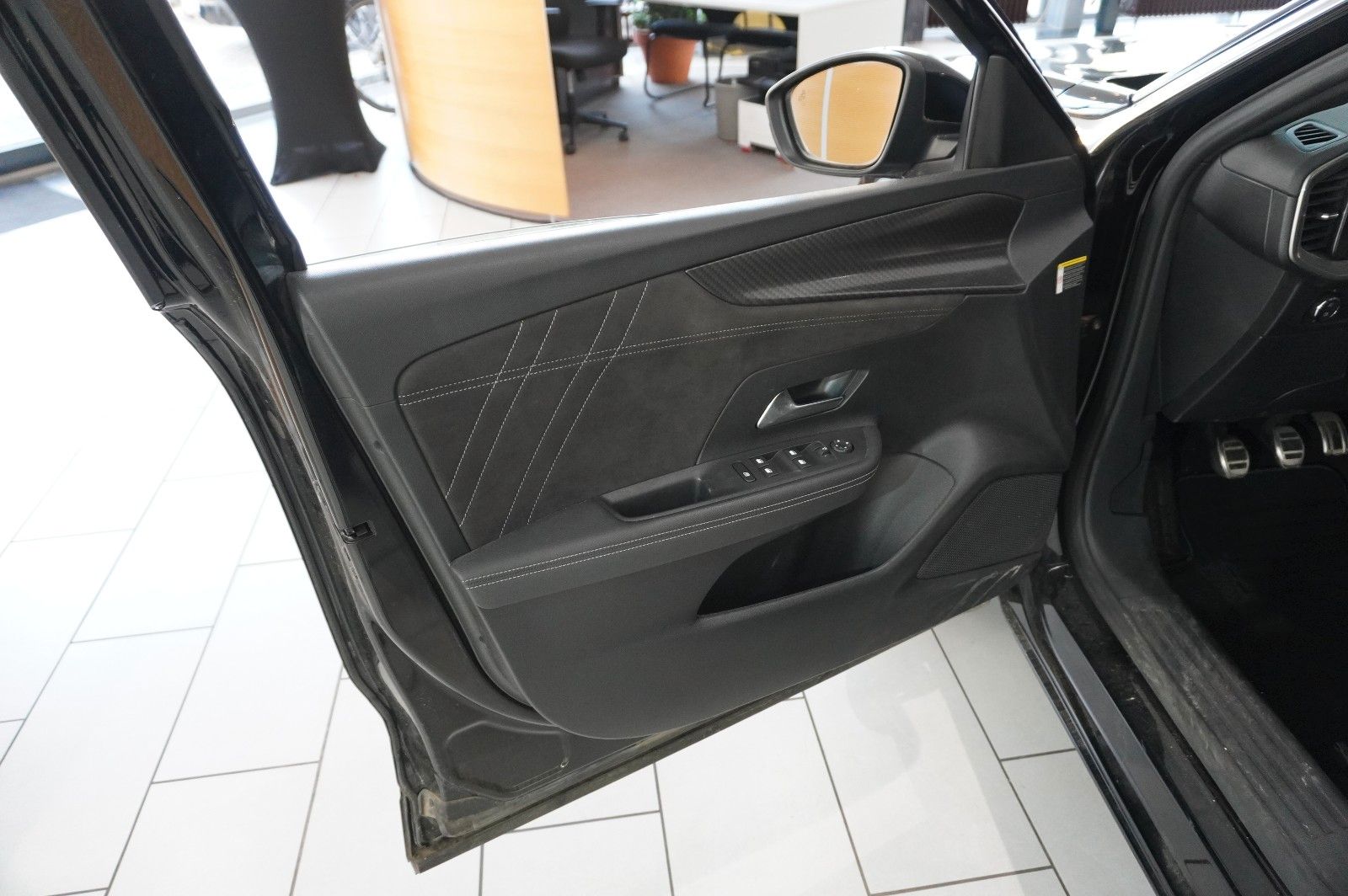 Fahrzeugabbildung Opel Mokka 1.2T ULTIMATE NAVI/LED/KAMERA/SPORT/SH/DAB
