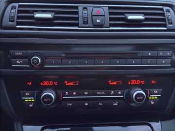 BMW 520 d xDrive Touring*PANO*LED*NAVI*HUD*KAMERA