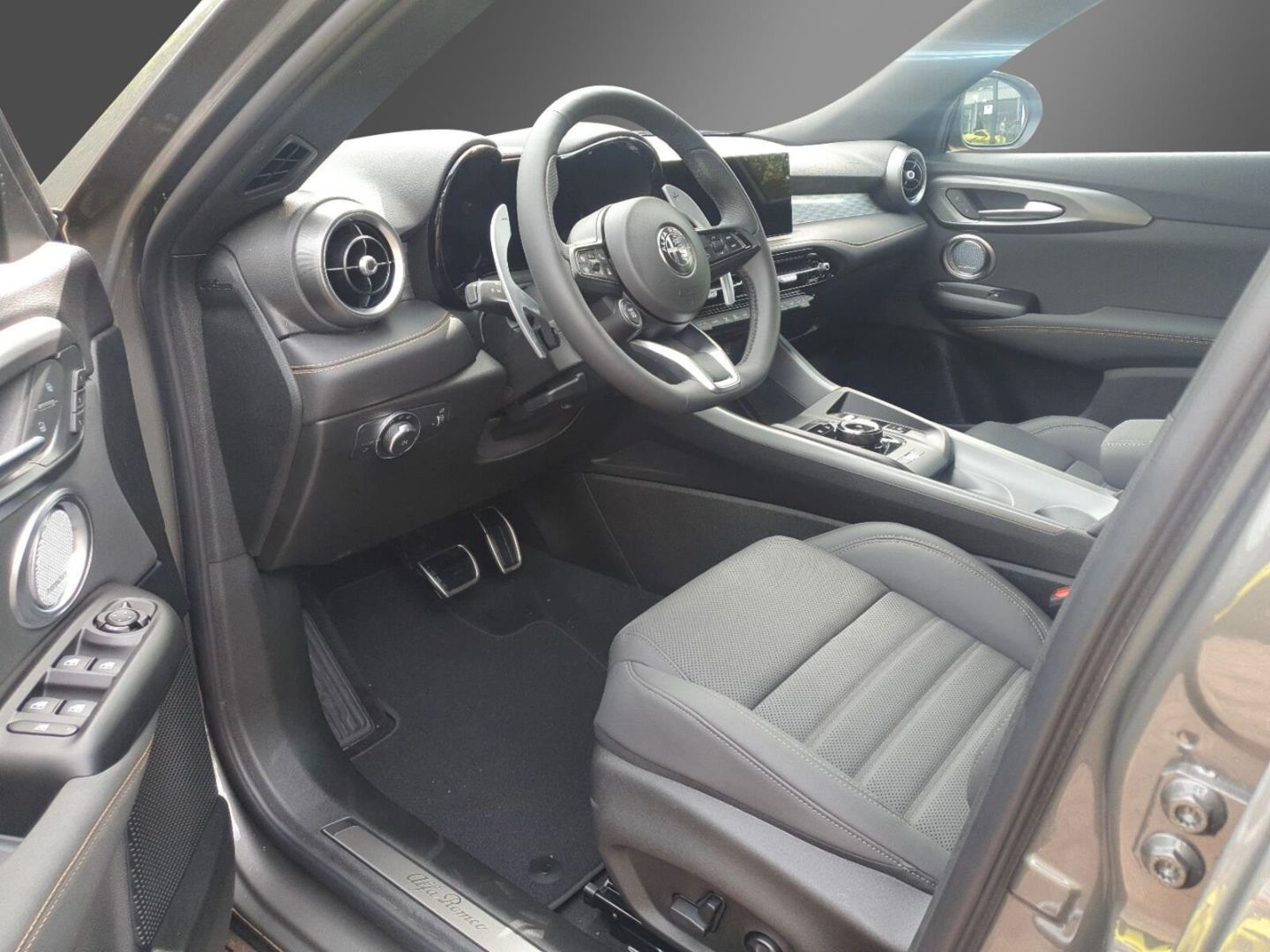Fahrzeugabbildung Alfa Romeo Tonale Veloce Ibrida 1.5 Mild-Hybrid-MY25-Voll