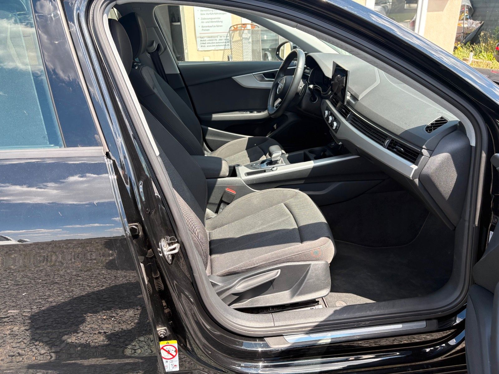 Fahrzeugabbildung Audi A4 Avant 35 TDI advanced Aut Navi LED AHK Kamera
