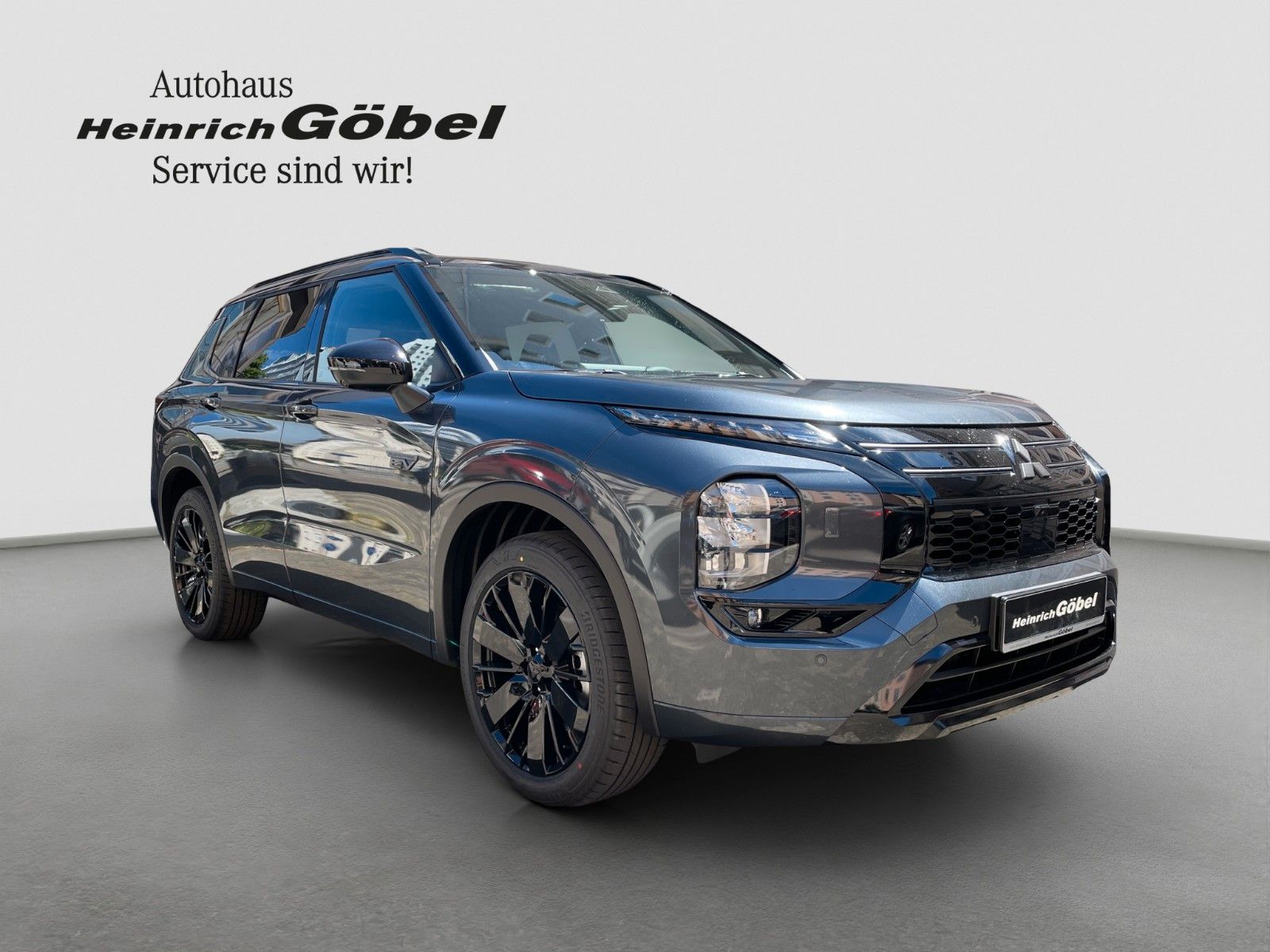 Fahrzeugabbildung Mitsubishi Outlander 2.4 PHEV 4WD LUXURY BLACK AKTIONSPREIS