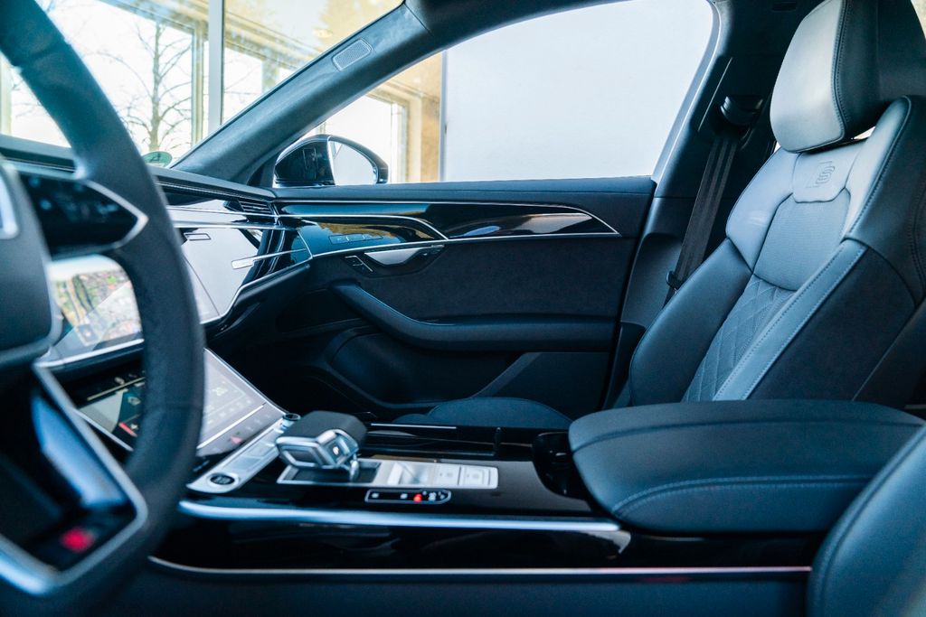 AUDI A8 50TDI LANG/ STANDHZG./ 21"/ S-LINE/ FOND TV AUDI A8 50TDI LANG/ STANDHZG./ 21"/ S-LINE/ FOND TV