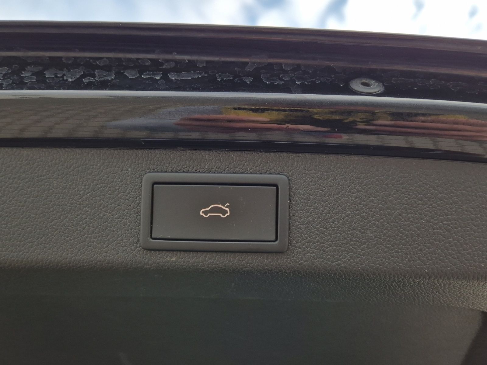 Fahrzeugabbildung SKODA Superb Combi TDI Sportline DSG 4x4 Matrix AHK Na