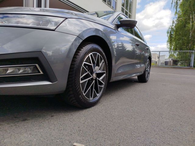 Fahrzeugabbildung SKODA Octavia Combi Style 2.0 TDI DSG