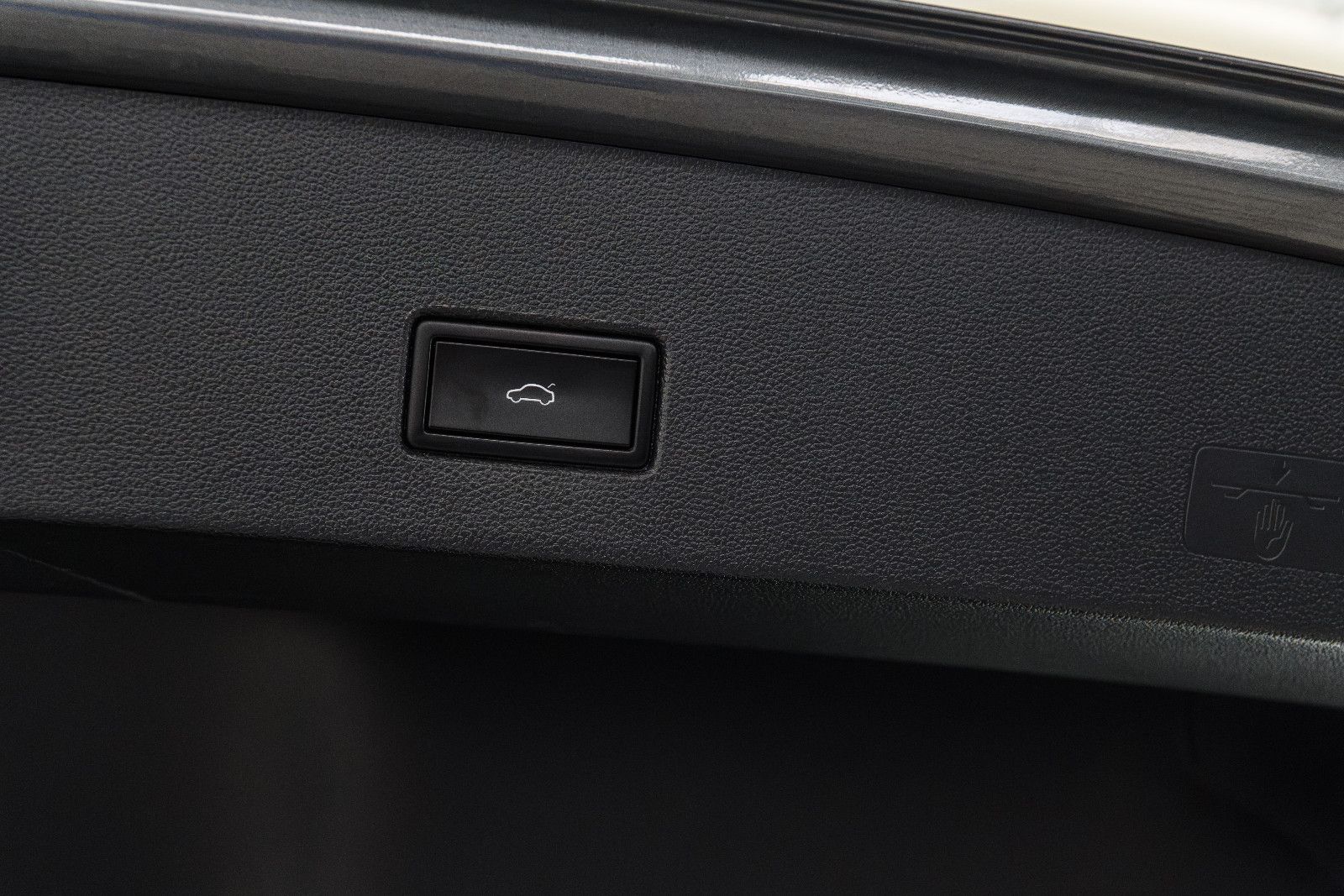 Fahrzeugabbildung Volkswagen T-Roc IQ.DRIVE+AHK+GJR+NAVI+PANORAMA+EL.HECKKLAP