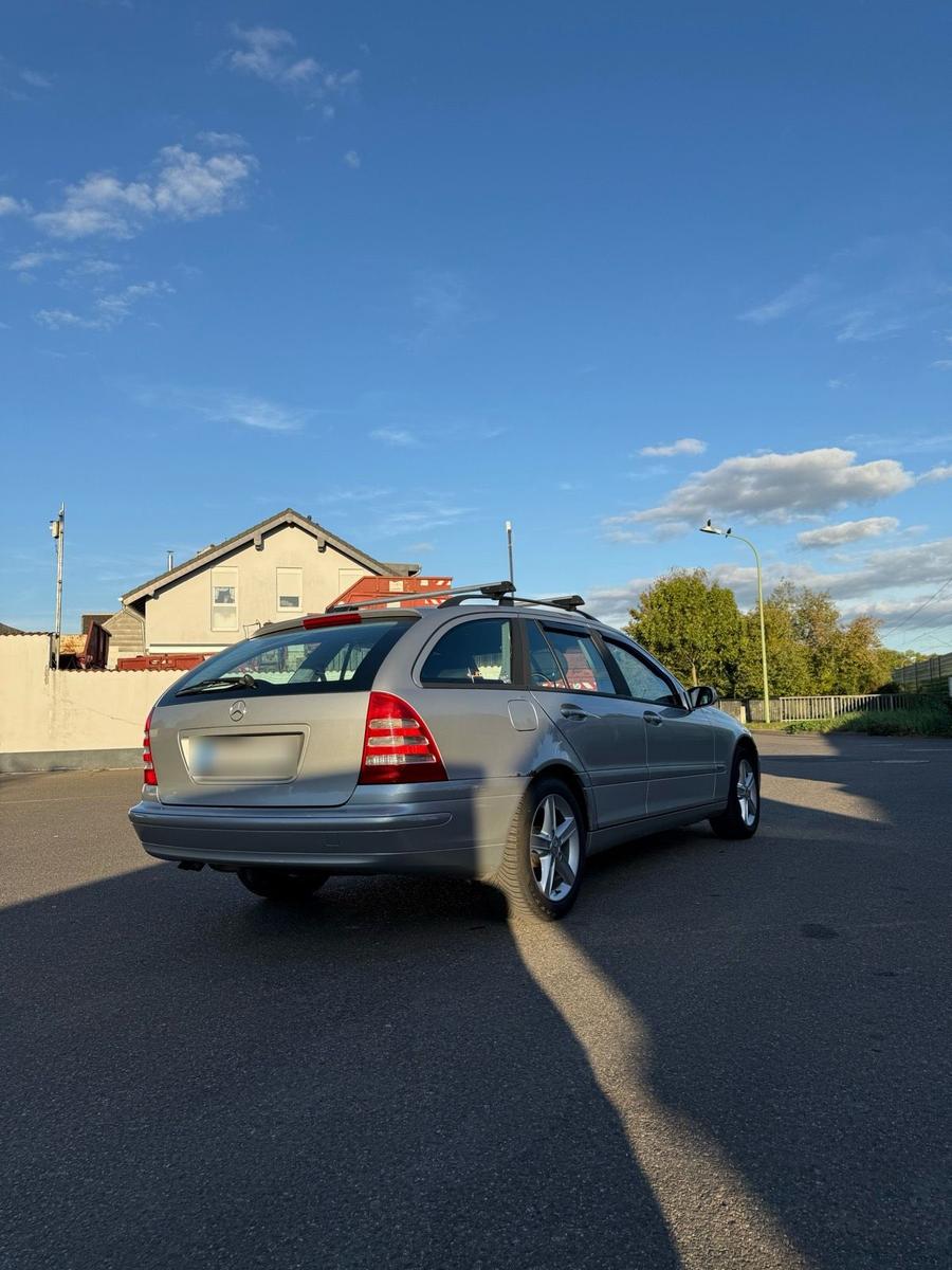Mercedes-Benz C180 2004 — engine 140 HP (103kW)