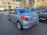 Peugeot 206 Cabriolet CC Quiksilver*KLIMA*PDC*4S-REIFEN - Peugeot 206 in Köln