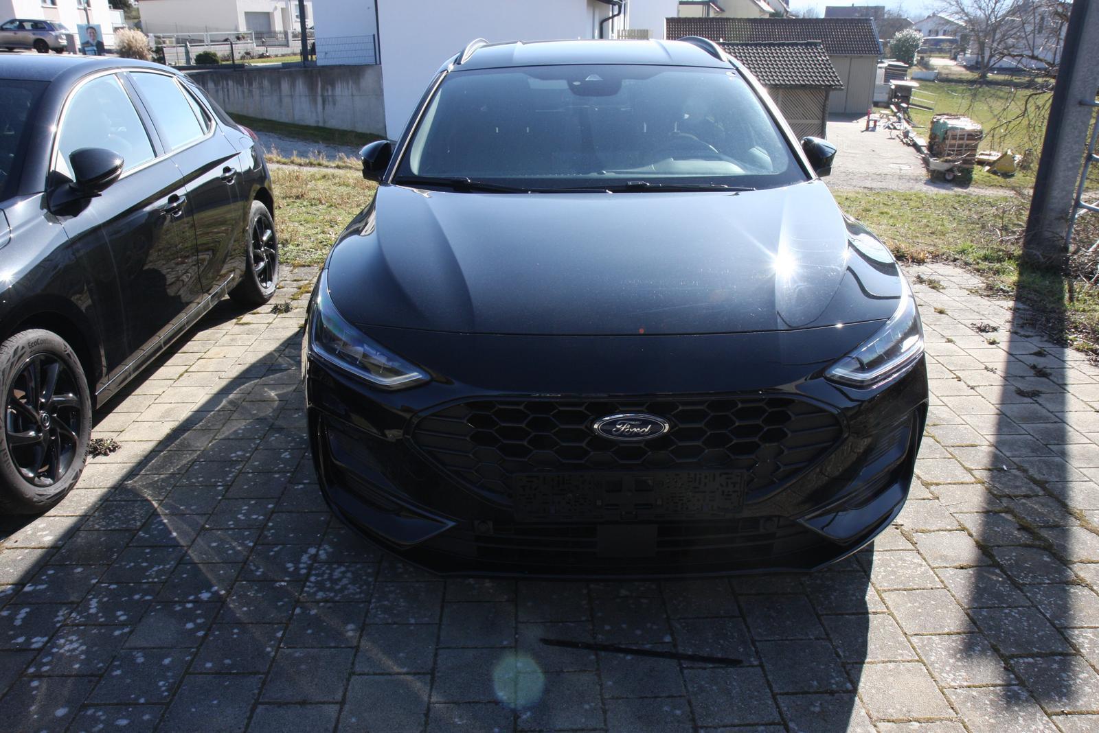 Ford Focus ST-Line X Turnier Navi-AHK-WP-ACC-HeadUp