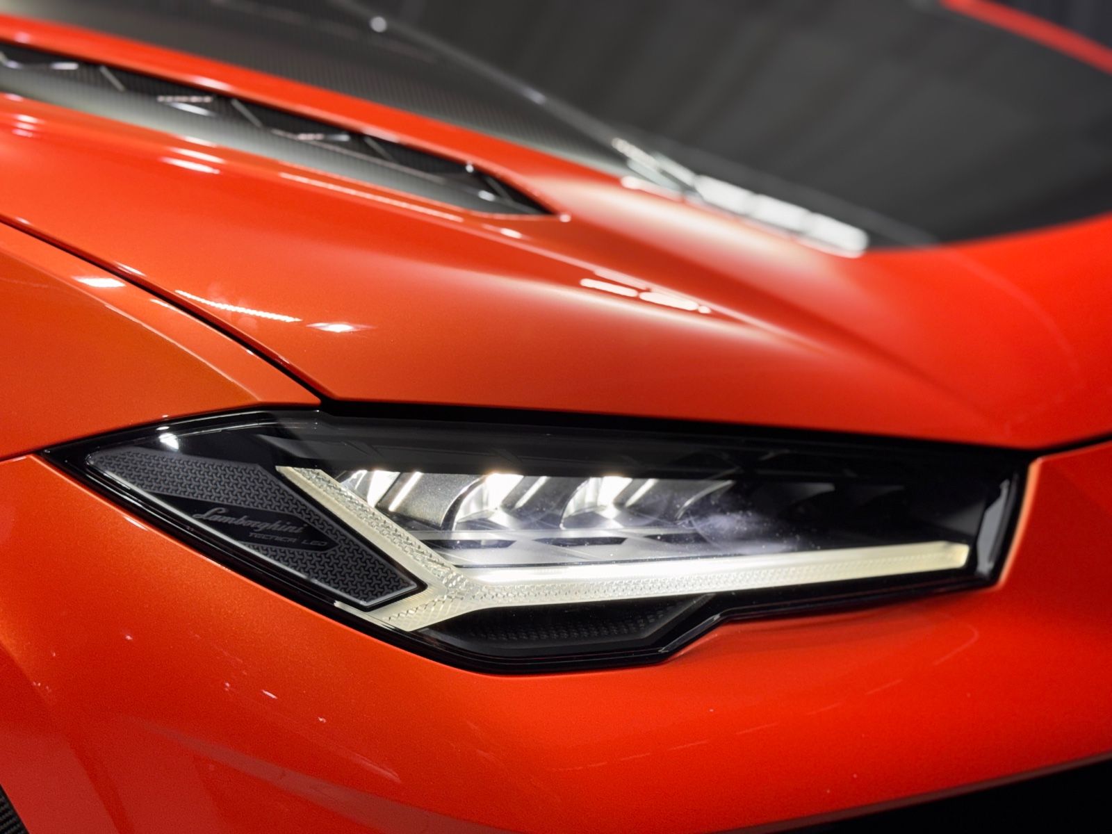 Fahrzeugabbildung Lamborghini Urus Performante|FULL-CARBON|AKRAPOVIC|MASSAGE|