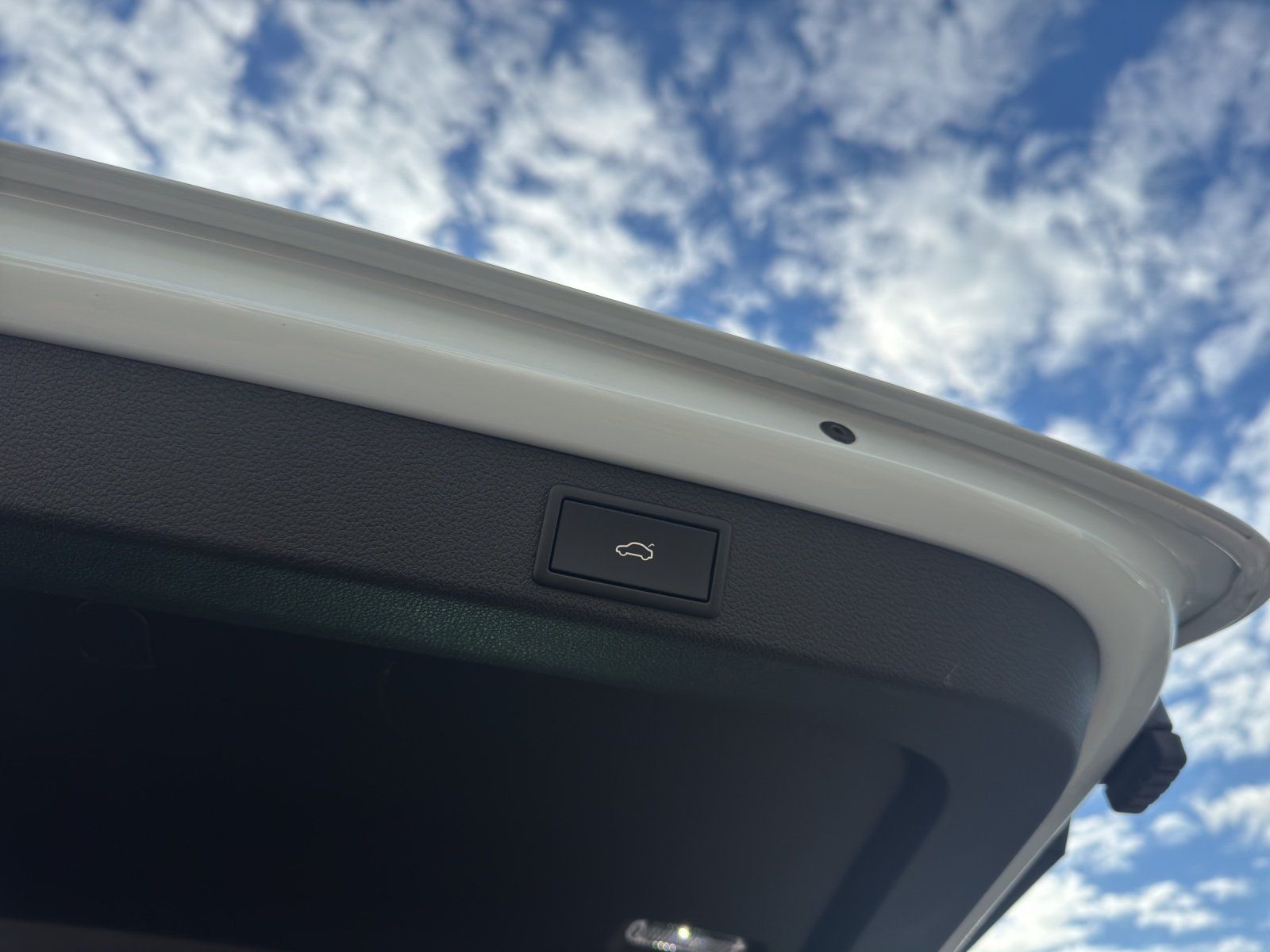 Fahrzeugabbildung SKODA Superb Combi 2.0 TSI Sportline/AHK/ACC/KAMERA/
