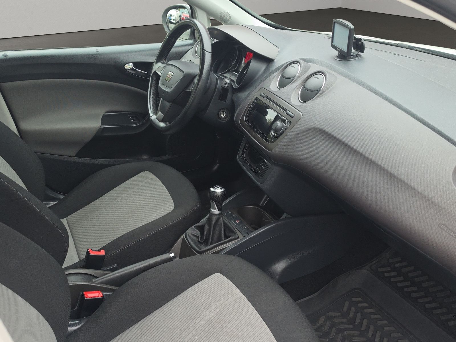 Fahrzeugabbildung SEAT Ibiza Lim. Style Viva TÜV SERVICE NEU