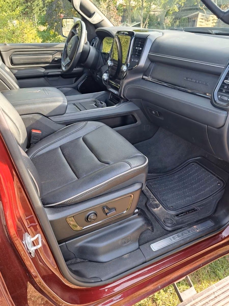Fahrzeugabbildung Dodge RAM 1500 Limited Night *PANO*LPG*Klappe*Winch