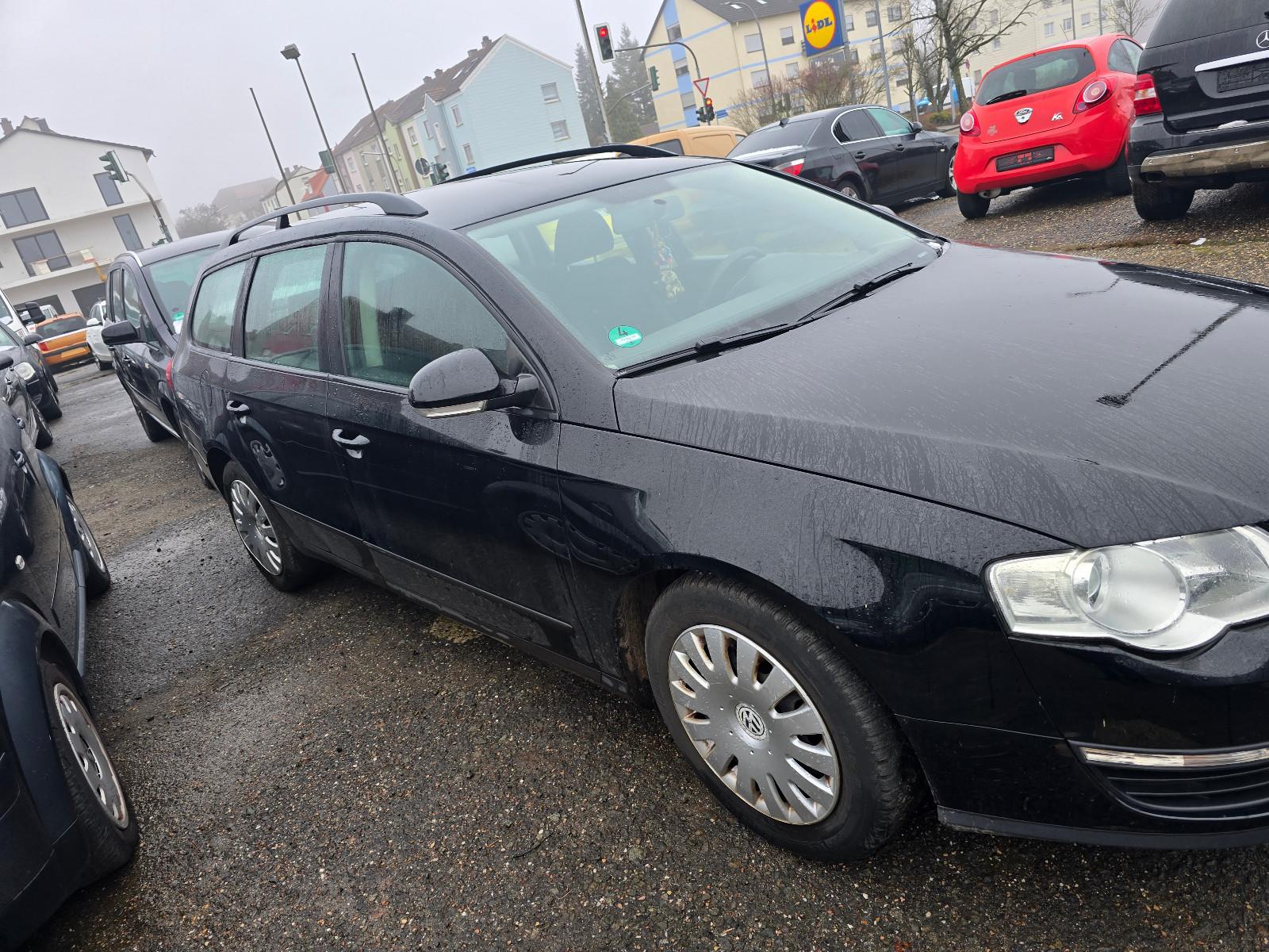 Volkswagen Passat 2009 — rear view