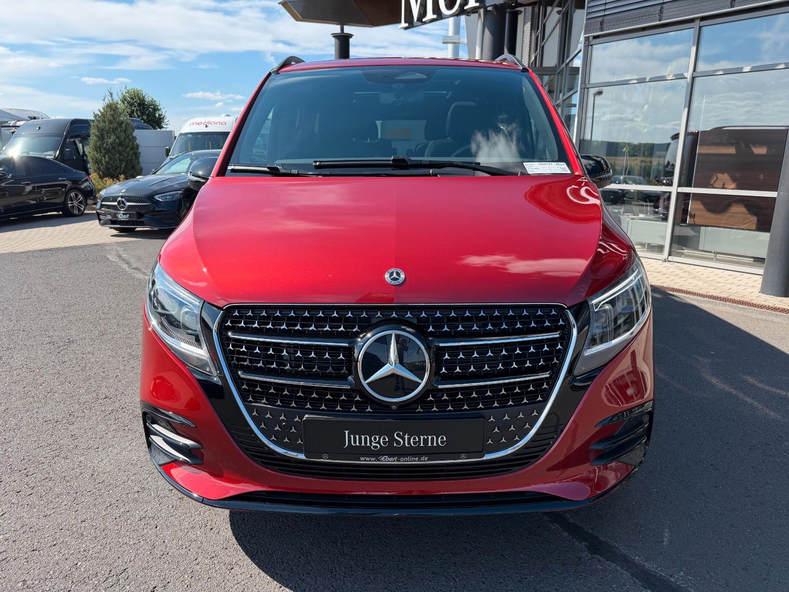 Fahrzeugabbildung Mercedes-Benz V 300 d STYLE AMG 4MATIC AIRMATIC DISTRONIC Pano