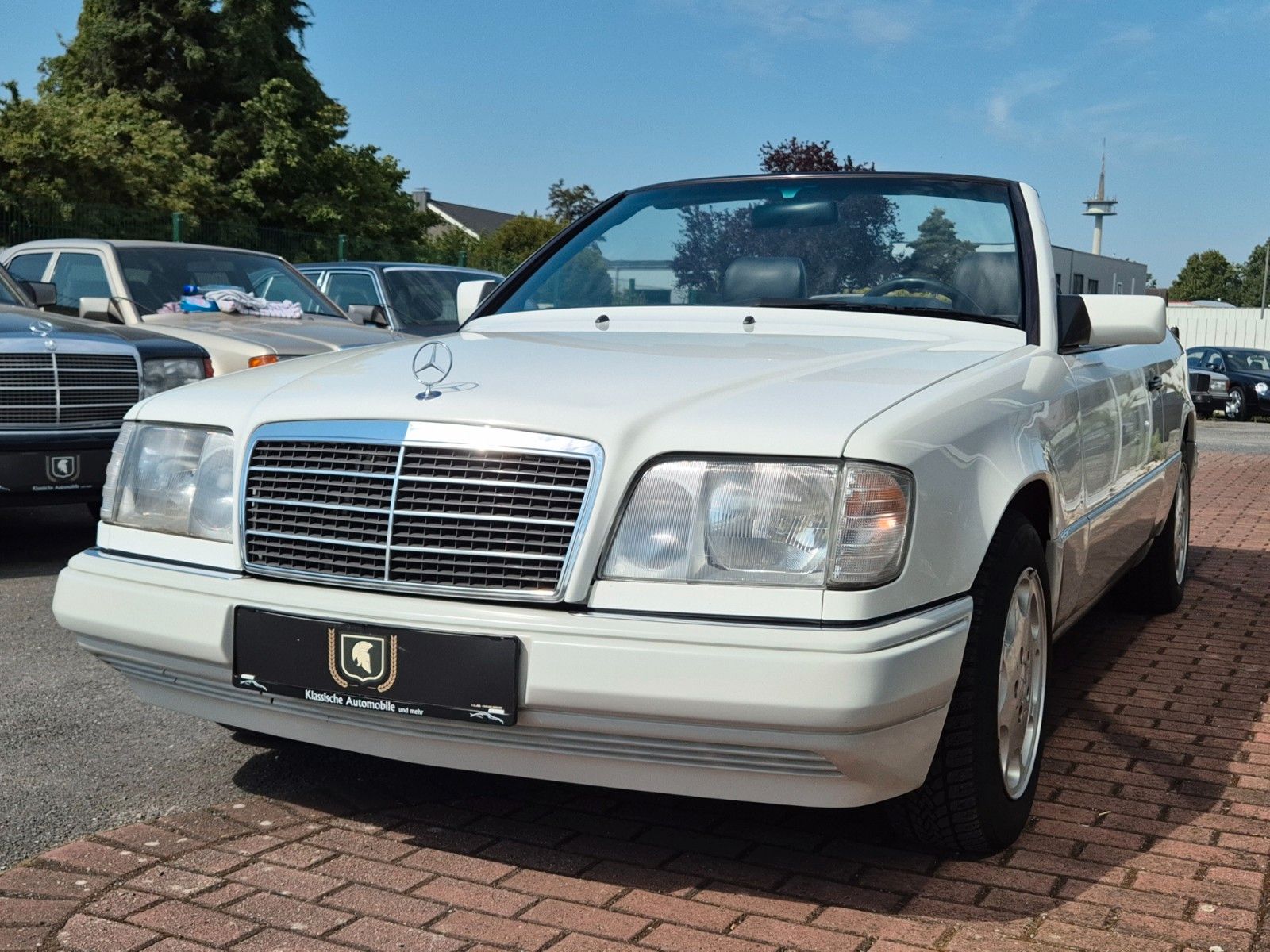 Fahrzeugabbildung Mercedes-Benz E 220 Cabrio/Dt./2. Hand/Daimler-SH/Leder/Klima