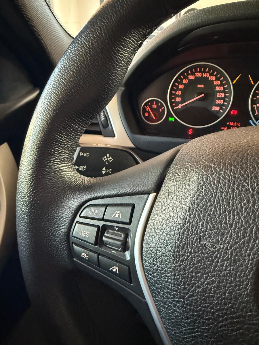 BMW 320i Touring Advantage LED/Memory/HUD/Pano/ACC
