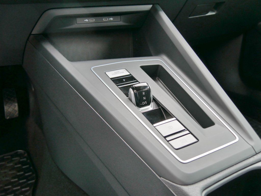 Fahrzeugabbildung Volkswagen Golf Variant 1.0 eTSI Life Keyless SHZ AppConnec