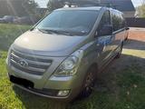 Hyundai H-1 Starex
