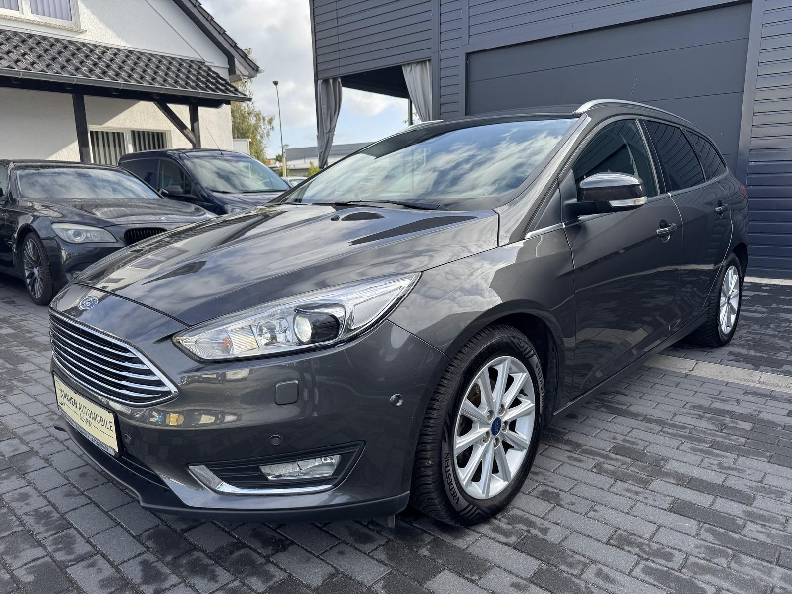 Ford Focus Turnier Titanium +Navi+Xenon+1.Hand+Tempom