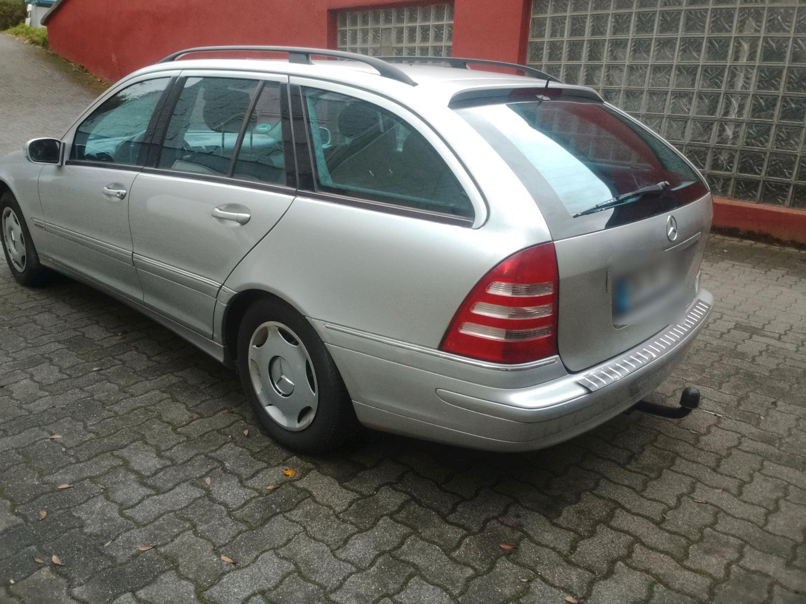 Mercedes-Benz C200 2004 — салон