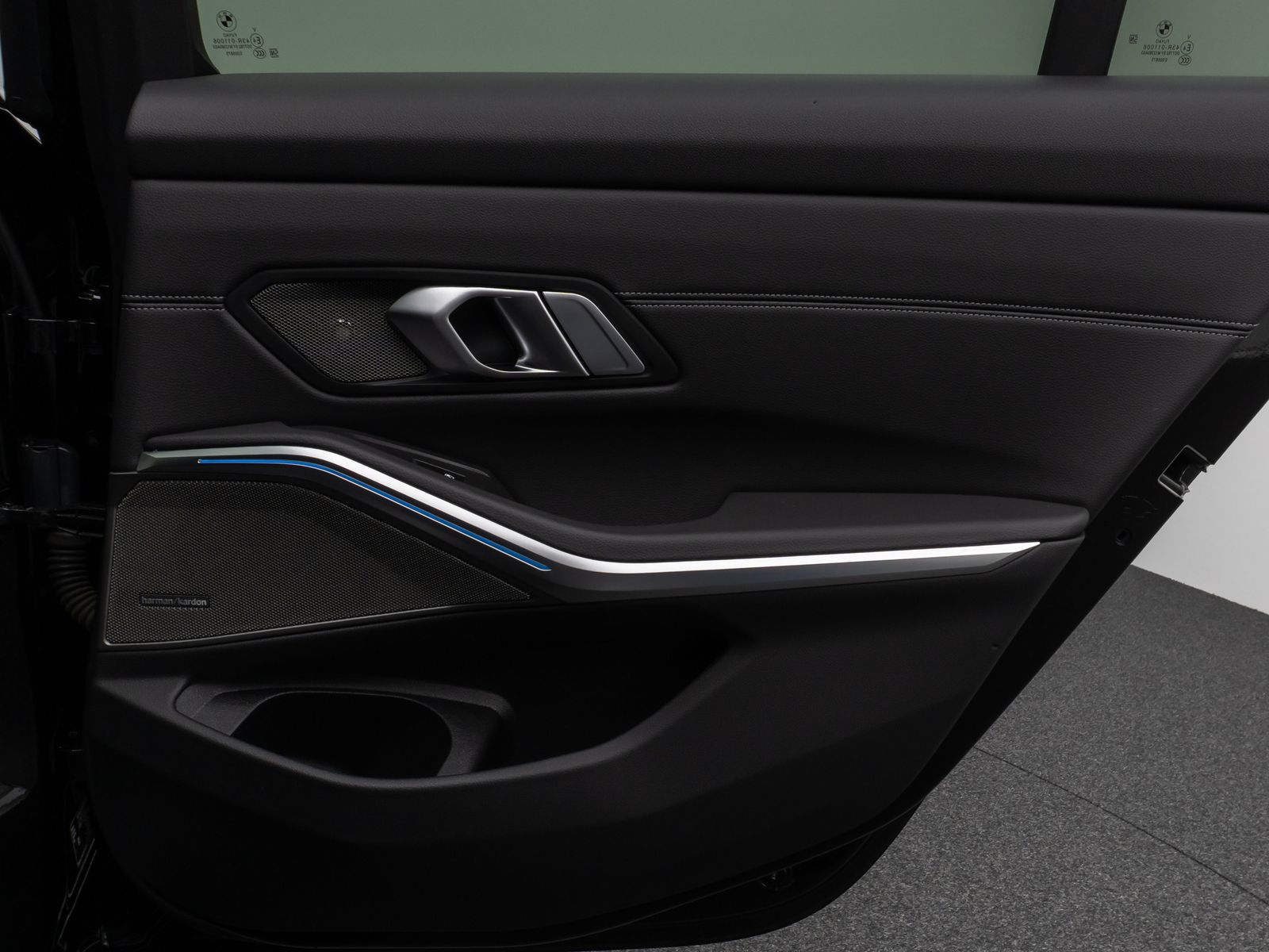 Fahrzeugabbildung BMW 330e xD Panoram Kamera HUD DAB H/K Stop&Go Sport